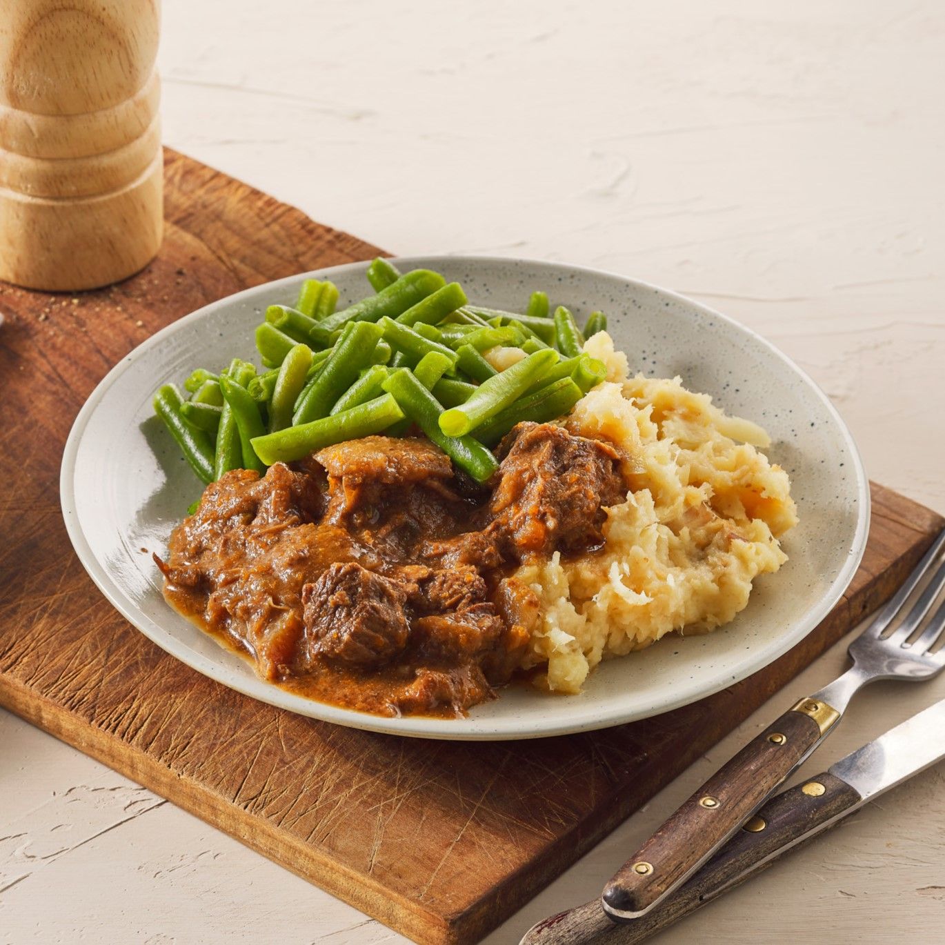 Bierstoof met pastinaakpuree